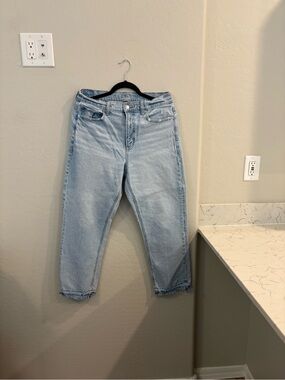 Light Wash Straight Leg Jeans American Eagle worn once excellent condition
